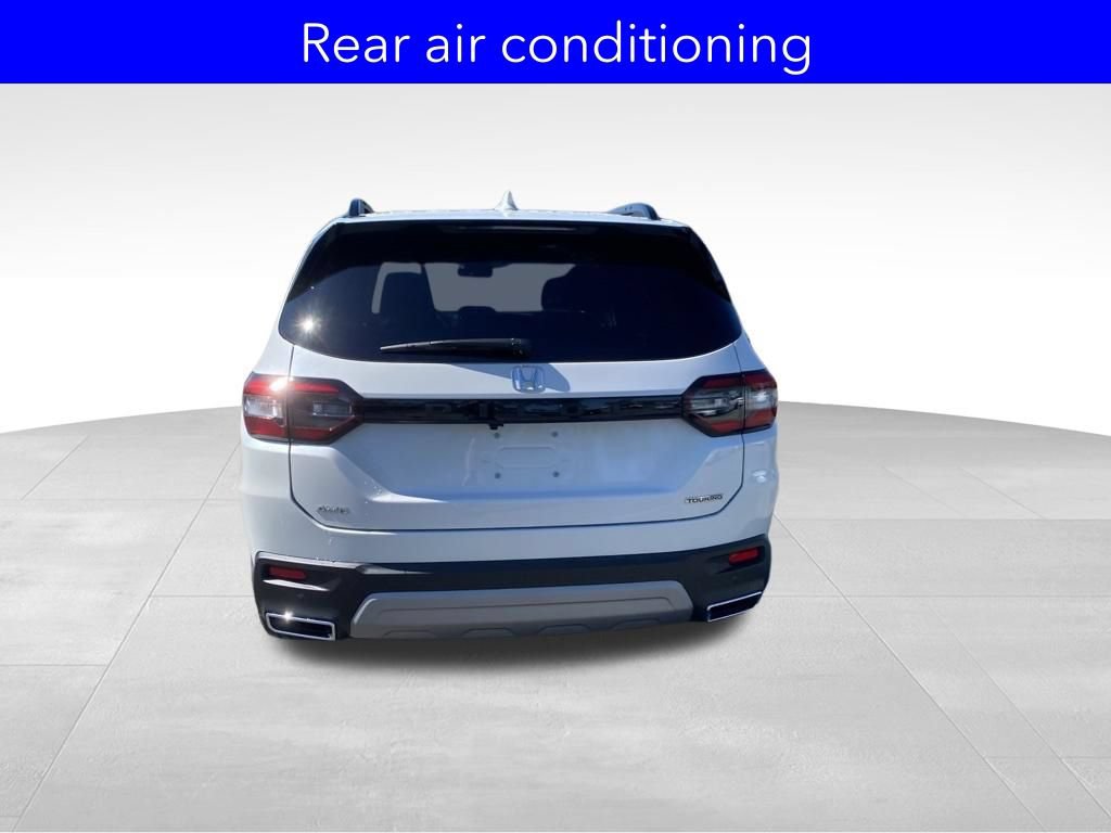 Certified 2025 Honda Pilot Touring image 9