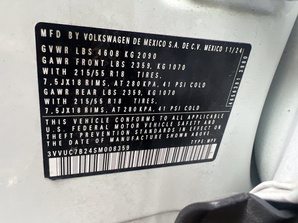 Used 2025 Volkswagen Taos SE AWD/4WD image 4