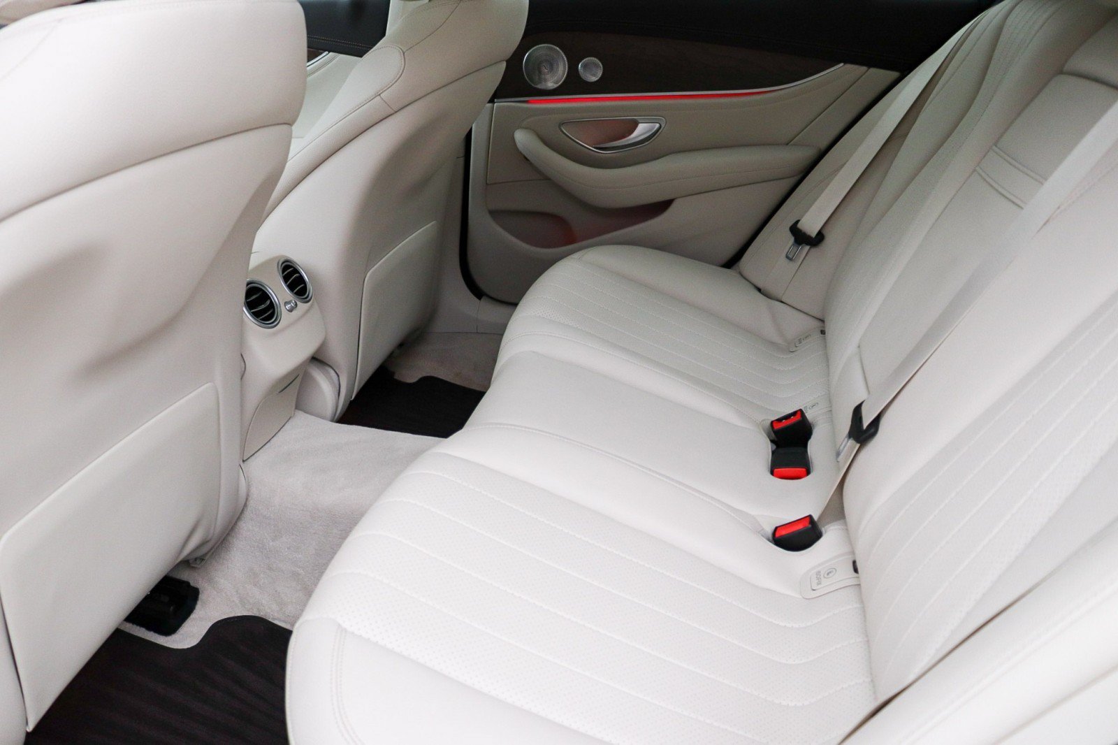 Used 2017 Mercedes-Benz E 300 image 24