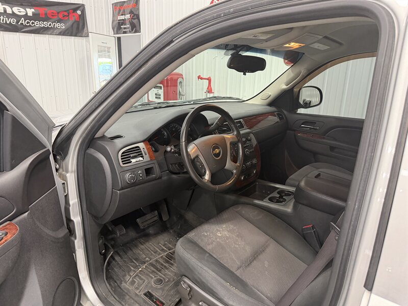 Used 2011 Chevrolet Suburban LS RWD image 6