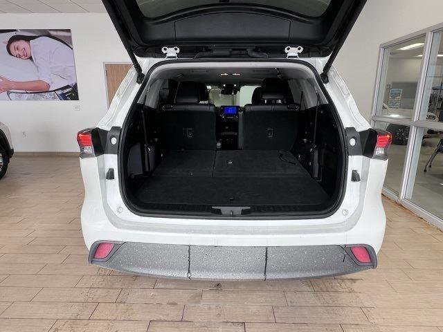Used 2024 Toyota Highlander XLE image 15