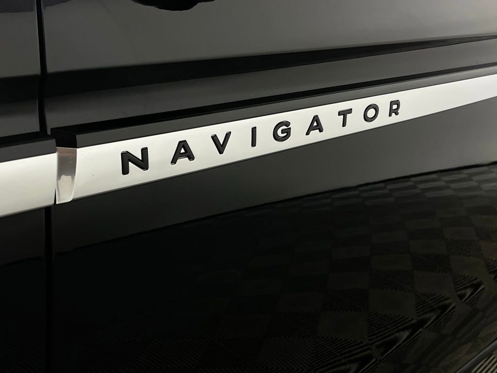Used 2025 Lincoln Navigator L Reserve image 14
