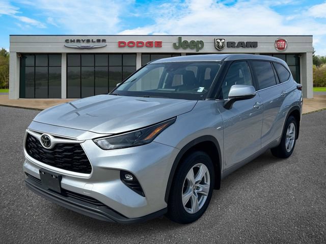 Used 2024 Toyota Highlander LE image 36