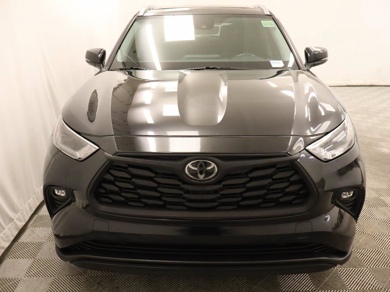 Used 2021 Toyota Highlander XLE FWD image 4