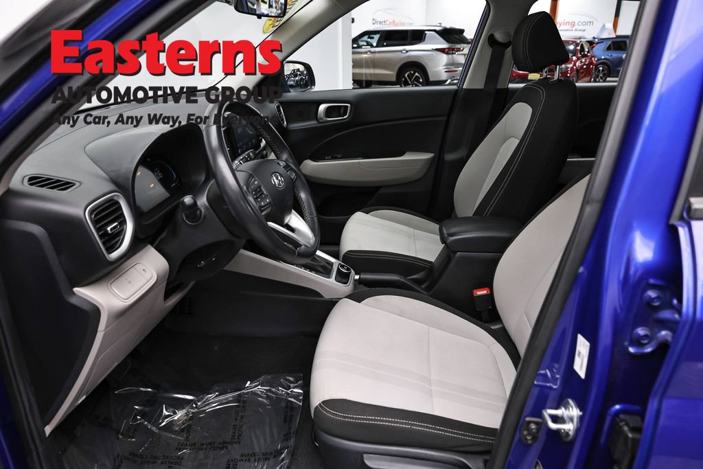 Used 2024 Hyundai Venue SEL FWD image 13