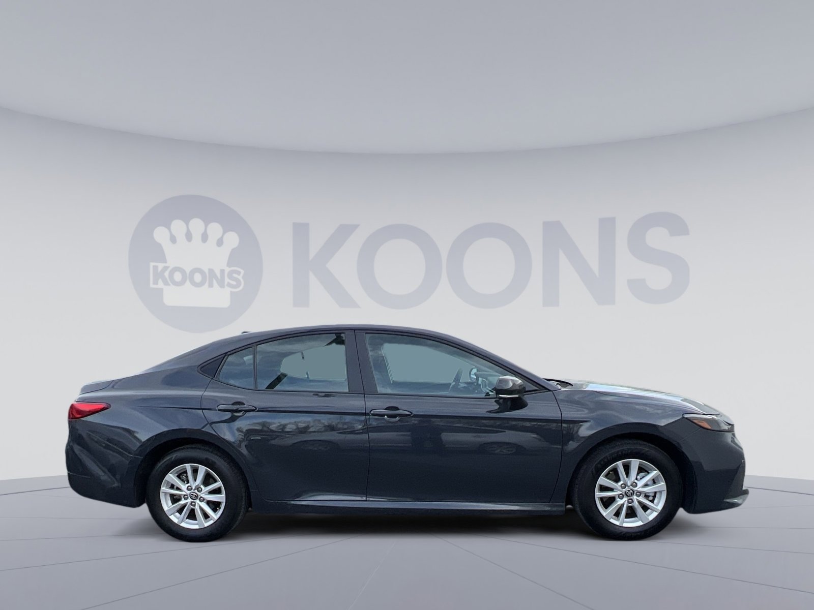 Used 2025 Toyota Camry LE image 5