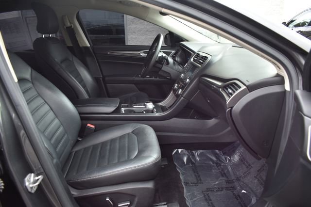 Used 2017 Ford Fusion SE image 38