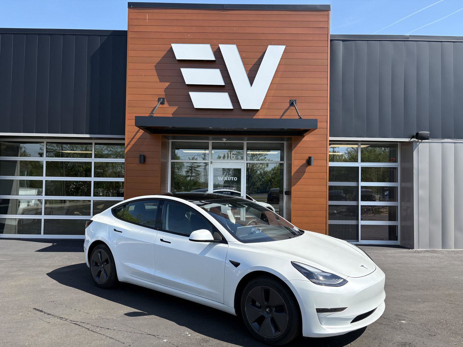Used 2023 Tesla Model 3 Standard Range image 1