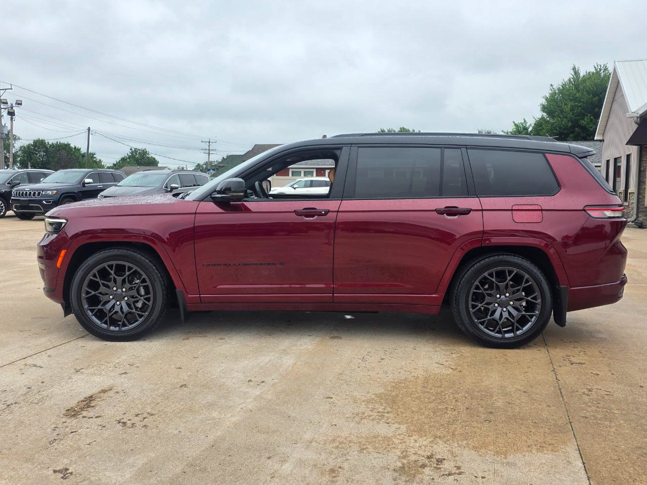 Used 2025 Jeep Grand Cherokee L Summit w/ Advanced Protech Group IV AWD/4WD image 9