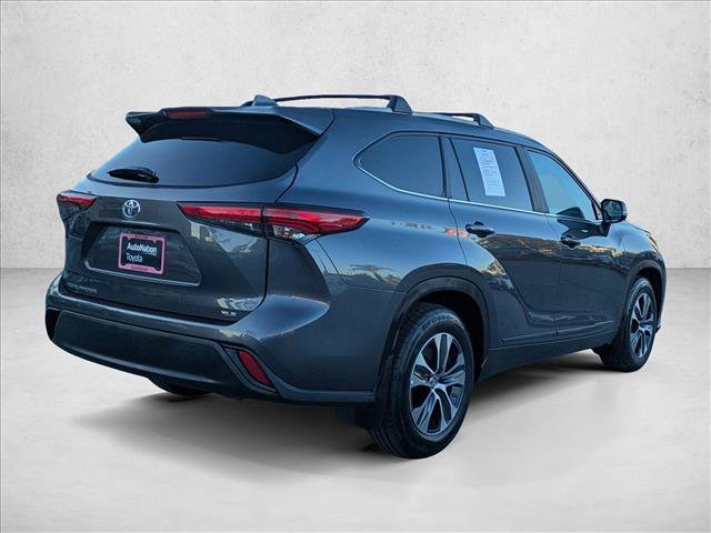 Certified 2023 Toyota Highlander XLE image 5
