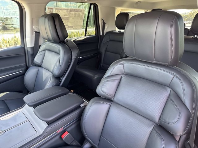 New 2026 Lincoln Navigator L Reserve AWD/4WD image 13