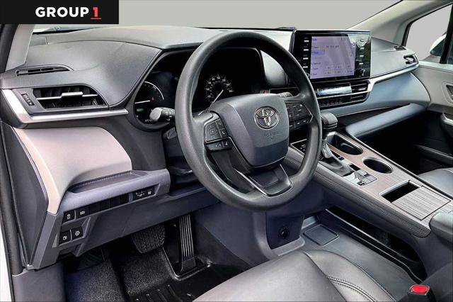 Certified 2023 Toyota Sienna LE FWD image 18