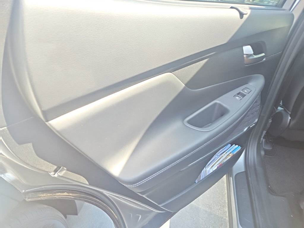 Used 2022 Hyundai Santa Fe Limited w/ Cargo Package image 9