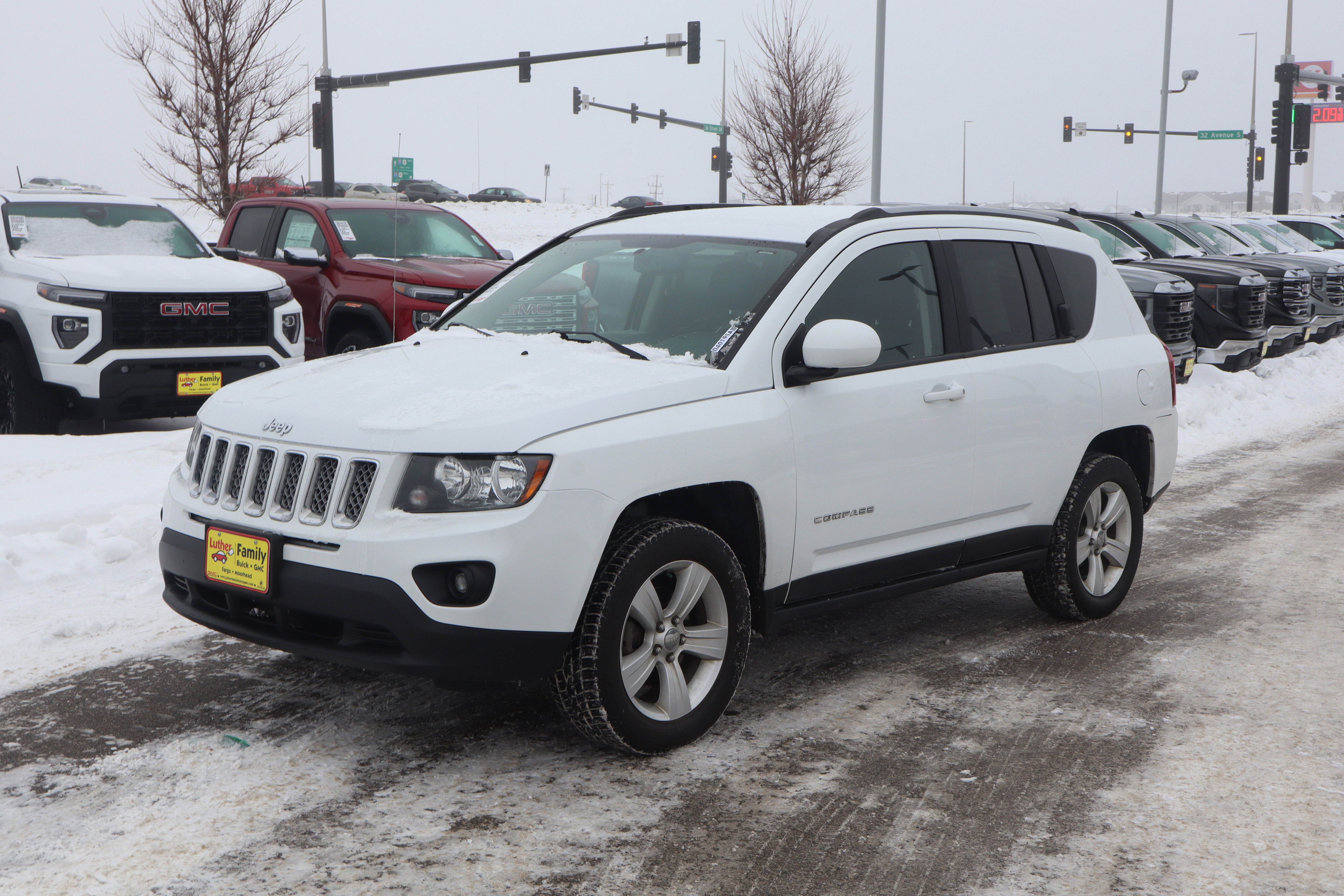 Used 2017 Jeep Compass Latitude image 3