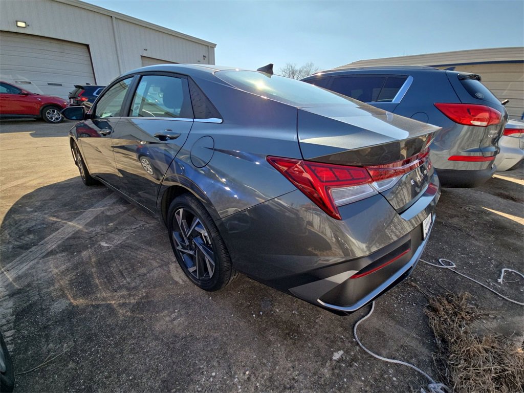 Used 2025 Hyundai Elantra SEL image 6