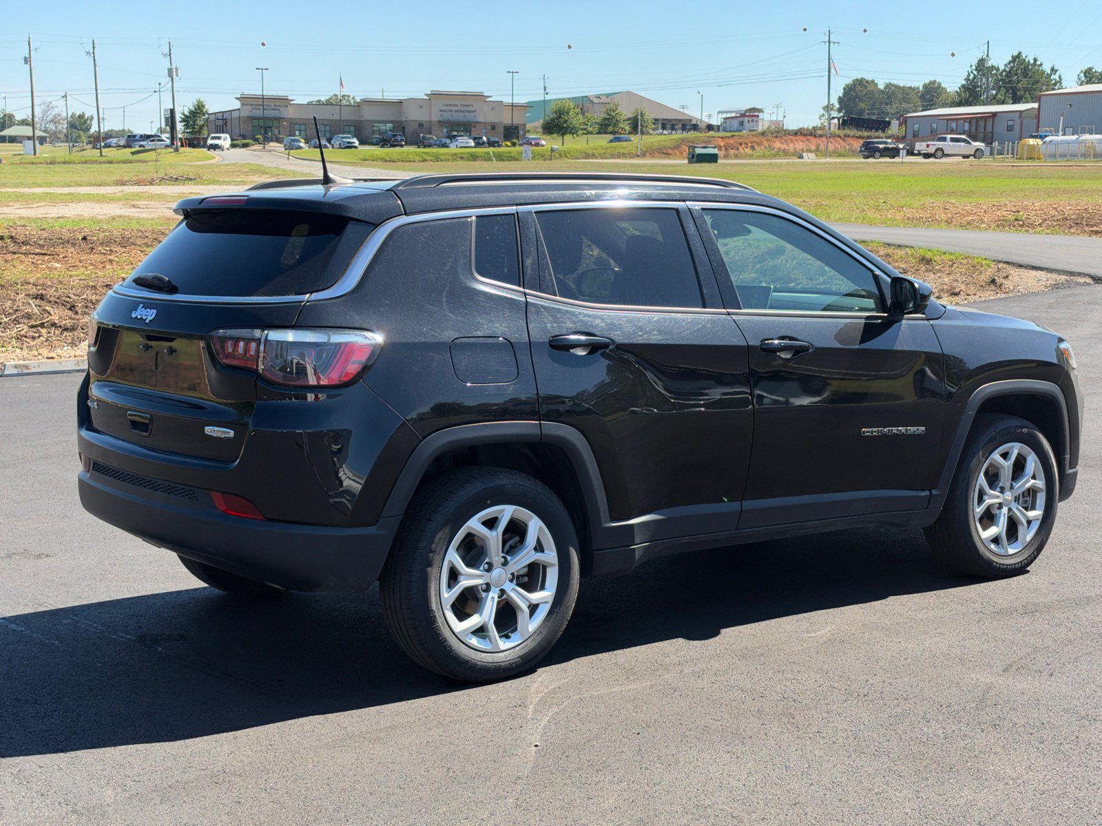 Used 2024 Jeep Compass Latitude AWD/4WD image 5
