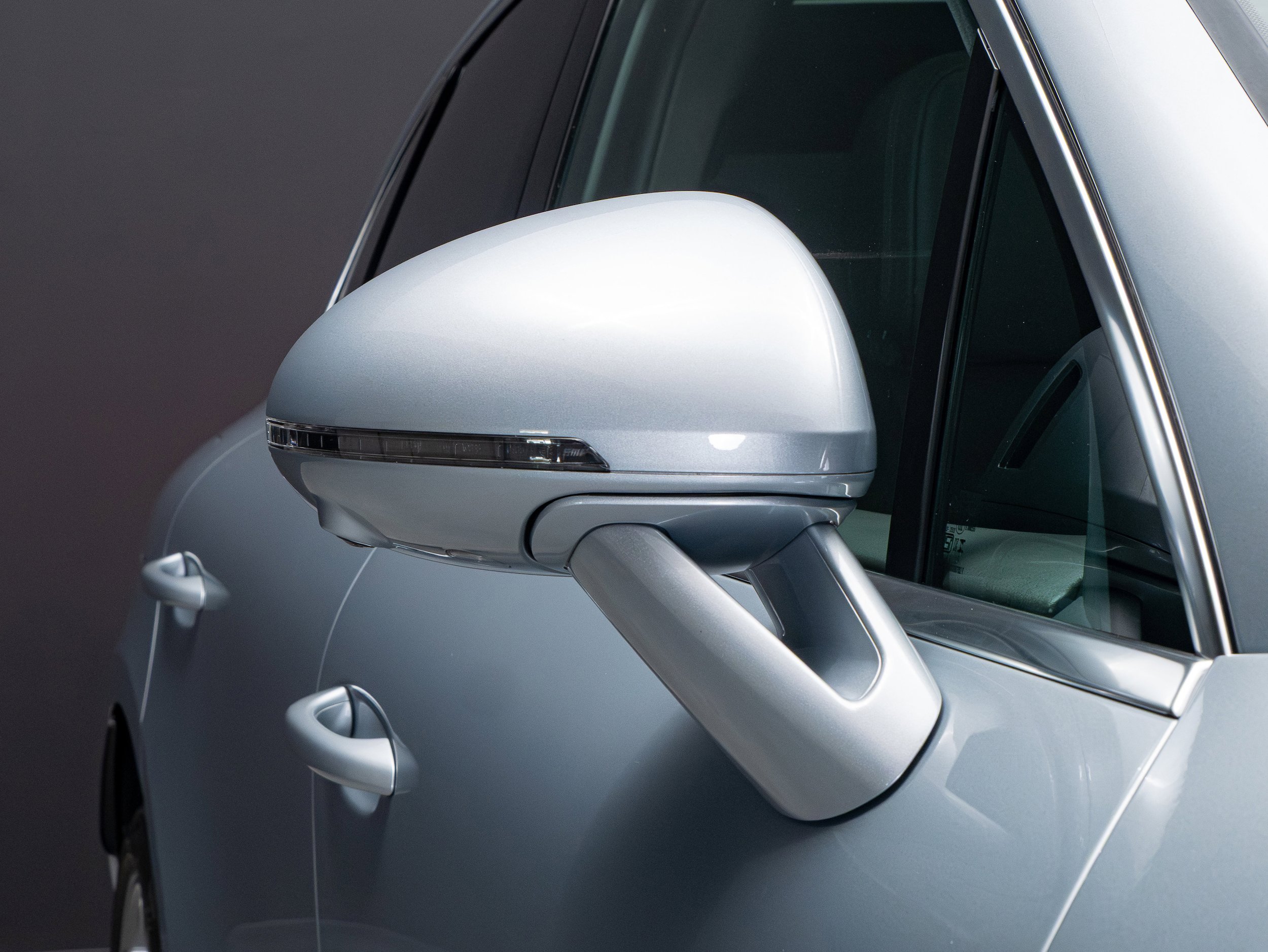 Certified 2025 Porsche Macan AWD/4WD image 12