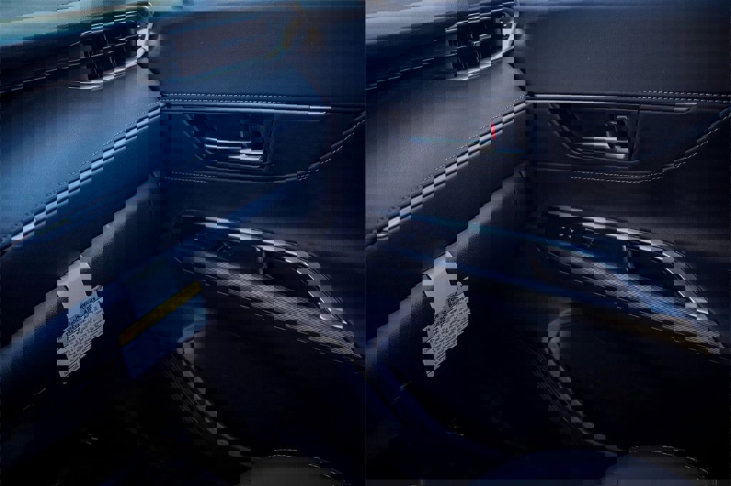 Used 2024 Toyota Venza LE image 19