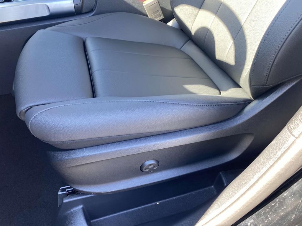 Certified 2025 Mercedes-Benz GLB 250 image 20