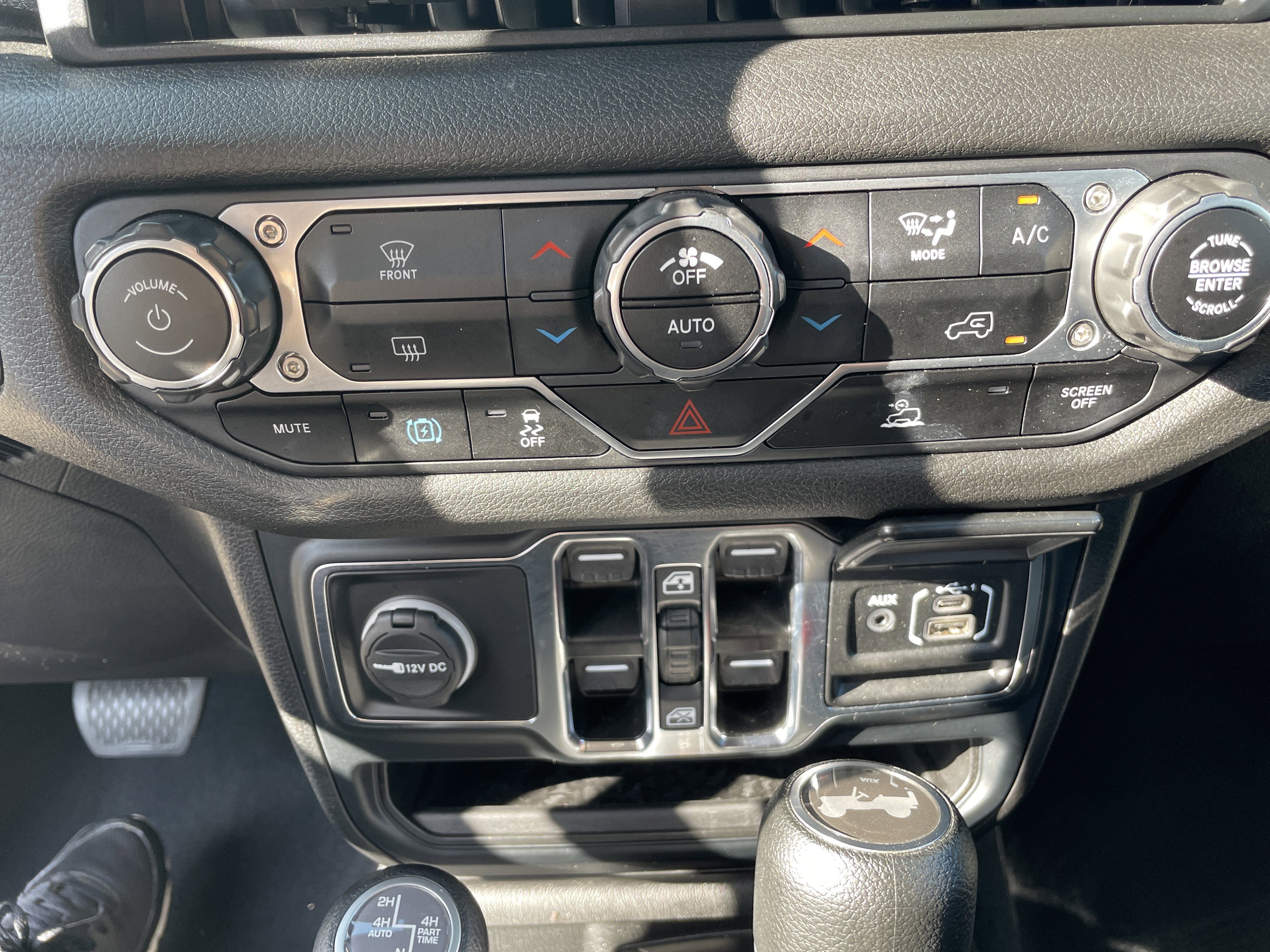 Certified 2024 Jeep Wrangler Sport S image 40