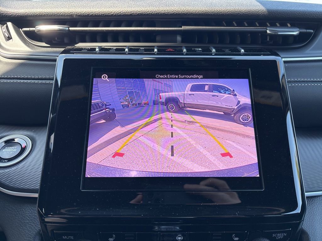 Used 2025 Jeep Grand Cherokee Altitude image 50