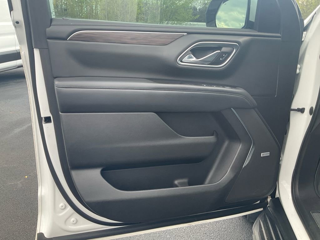 Used 2021 Chevrolet Tahoe LT w/ Luxury Package image 17