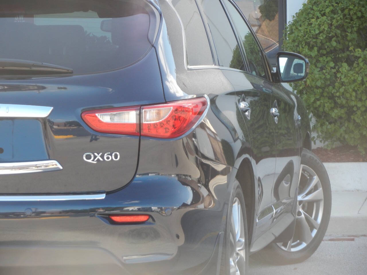 Used 2015 INFINITI QX60 Luxe w/ Deluxe Touring Package AWD/4WD image 22