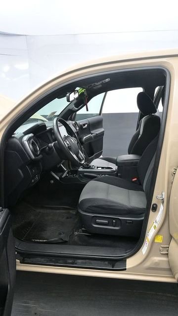 Used 2020 Toyota Tacoma TRD Off-Road w/ Technology Package AWD/4WD image 10