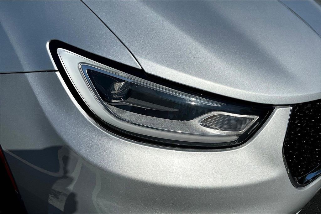 Used 2023 Chrysler Pacifica Touring-L image 33
