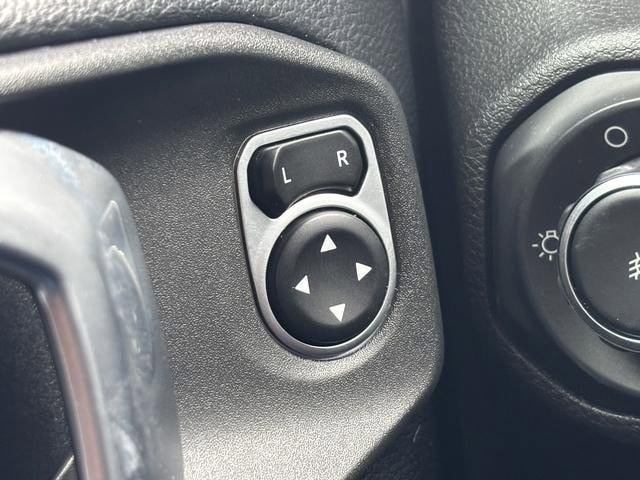 Used 2018 Jeep Wrangler Unlimited Sahara AWD/4WD image 23