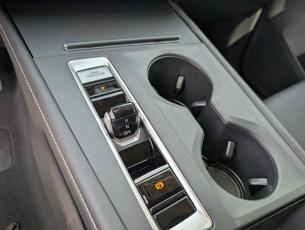 Used 2025 Volkswagen Atlas SE image 12