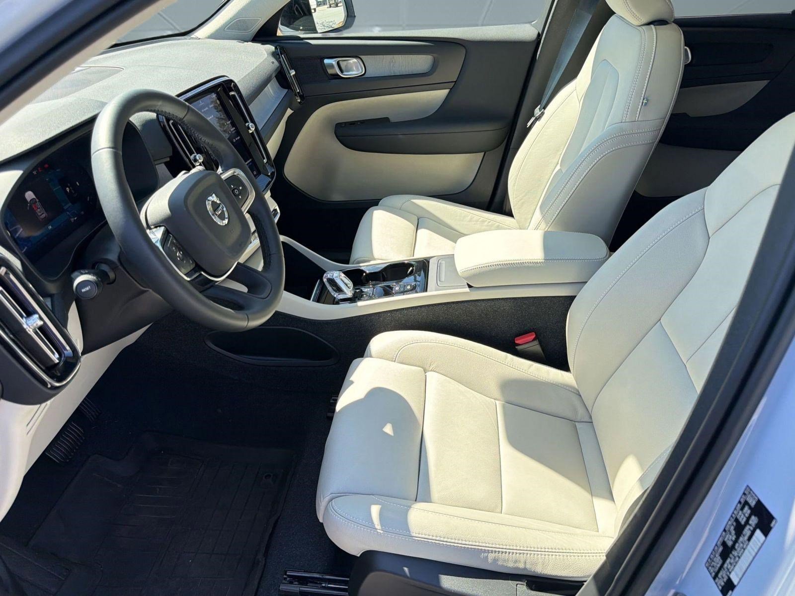 Used 2024 Volvo XC40 B5 Plus w/ Protection Package Premier image 5