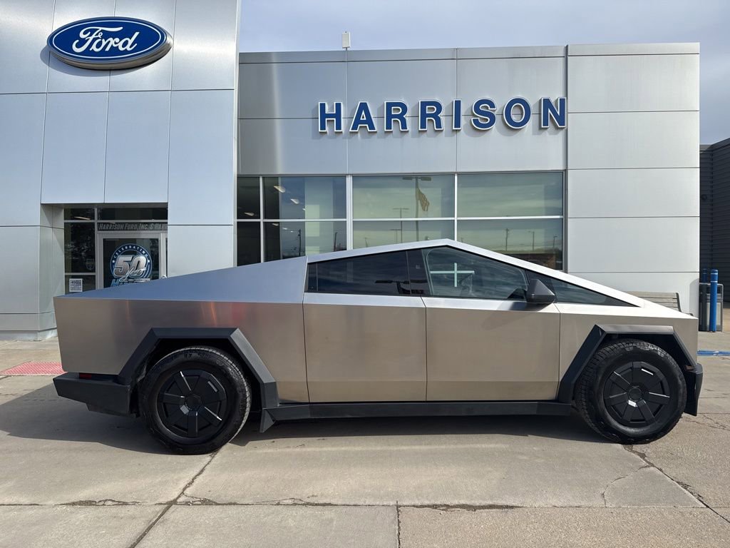 Used 2025 Tesla Cybertruck AWD Crew Cab image 4