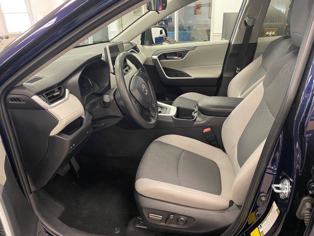 Used 2025 Toyota RAV4 XLE image 12