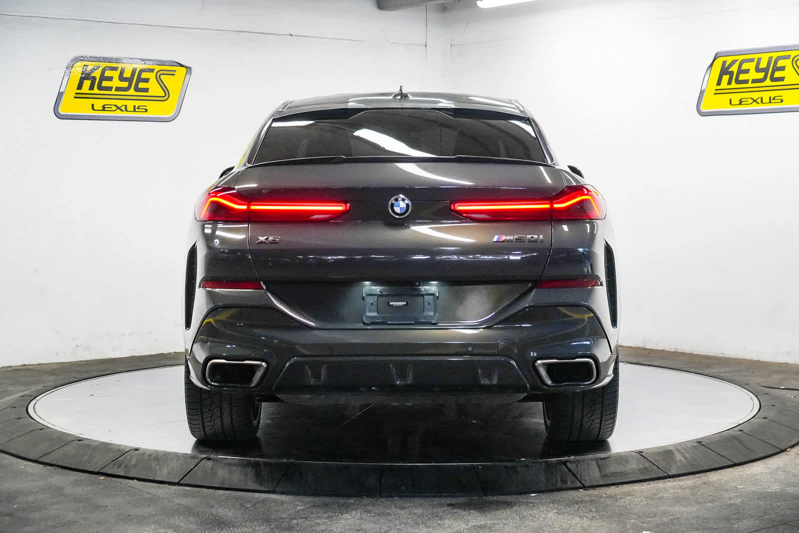 Used 2021 BMW X6 M50i w/ Executive Package AWD/4WD image 3