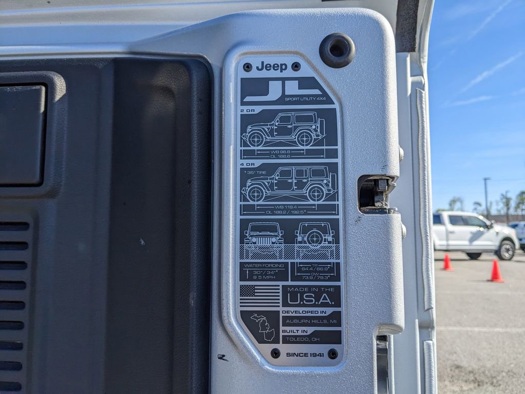 Used 2024 Jeep Wrangler Unlimited Sahara w/ Technology Group image 48