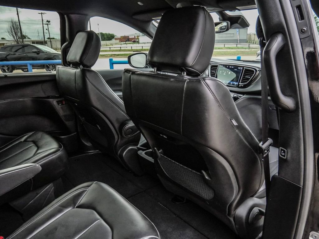 Used 2025 Chrysler Pacifica Select image 19