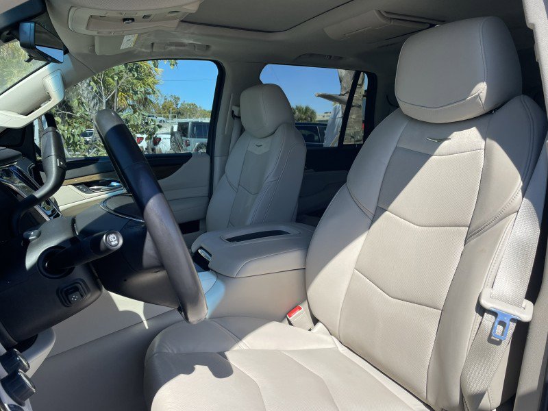Used 2020 Cadillac Escalade Premium Luxury image 2