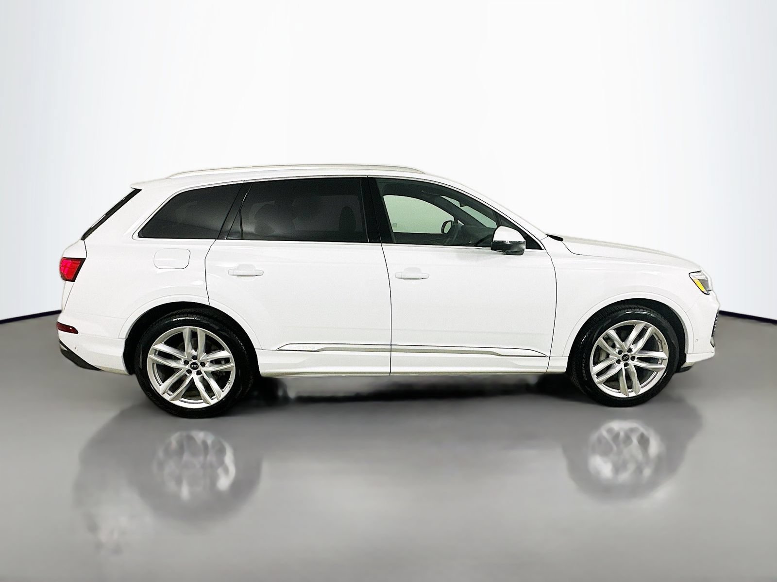 Used 2025 Audi Q7 3.0T Premium Plus w/ Premium Plus Package AWD/4WD image 4