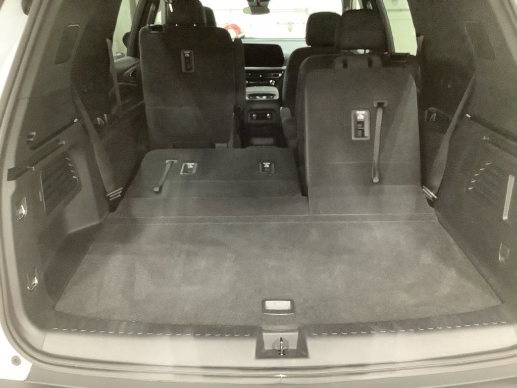 Used 2024 Chevrolet Traverse LT w/ Midnight/Sport Edition image 23