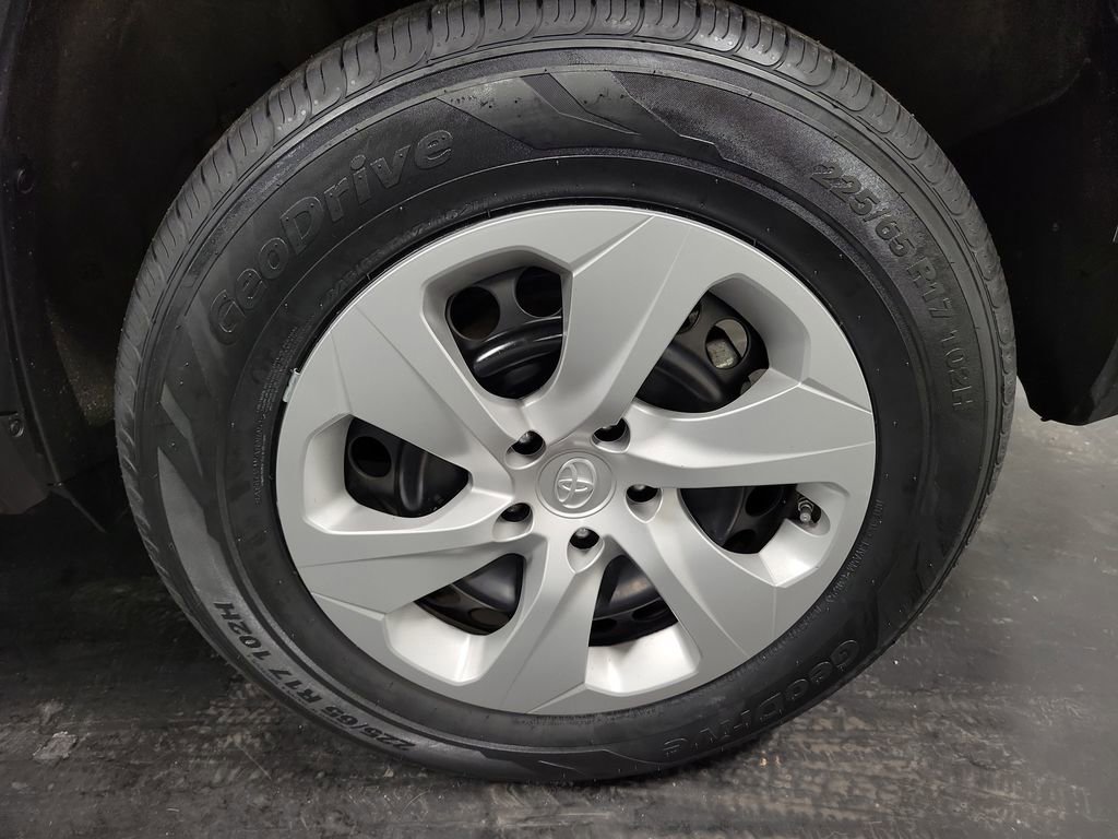 Used 2024 Toyota RAV4 LE image 10