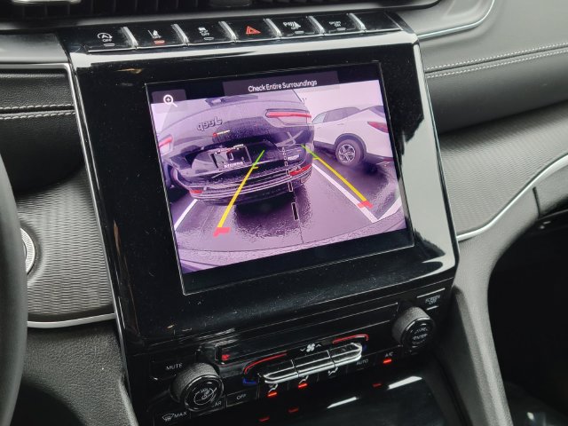 Used 2025 Jeep Grand Cherokee Laredo AWD/4WD image 6