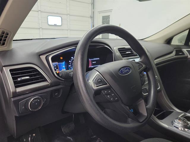Used 2020 Ford Fusion SE image 17
