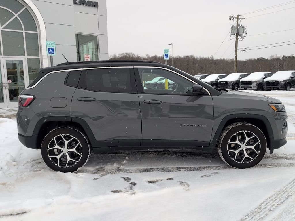 Used 2024 Jeep Compass Limited image 9
