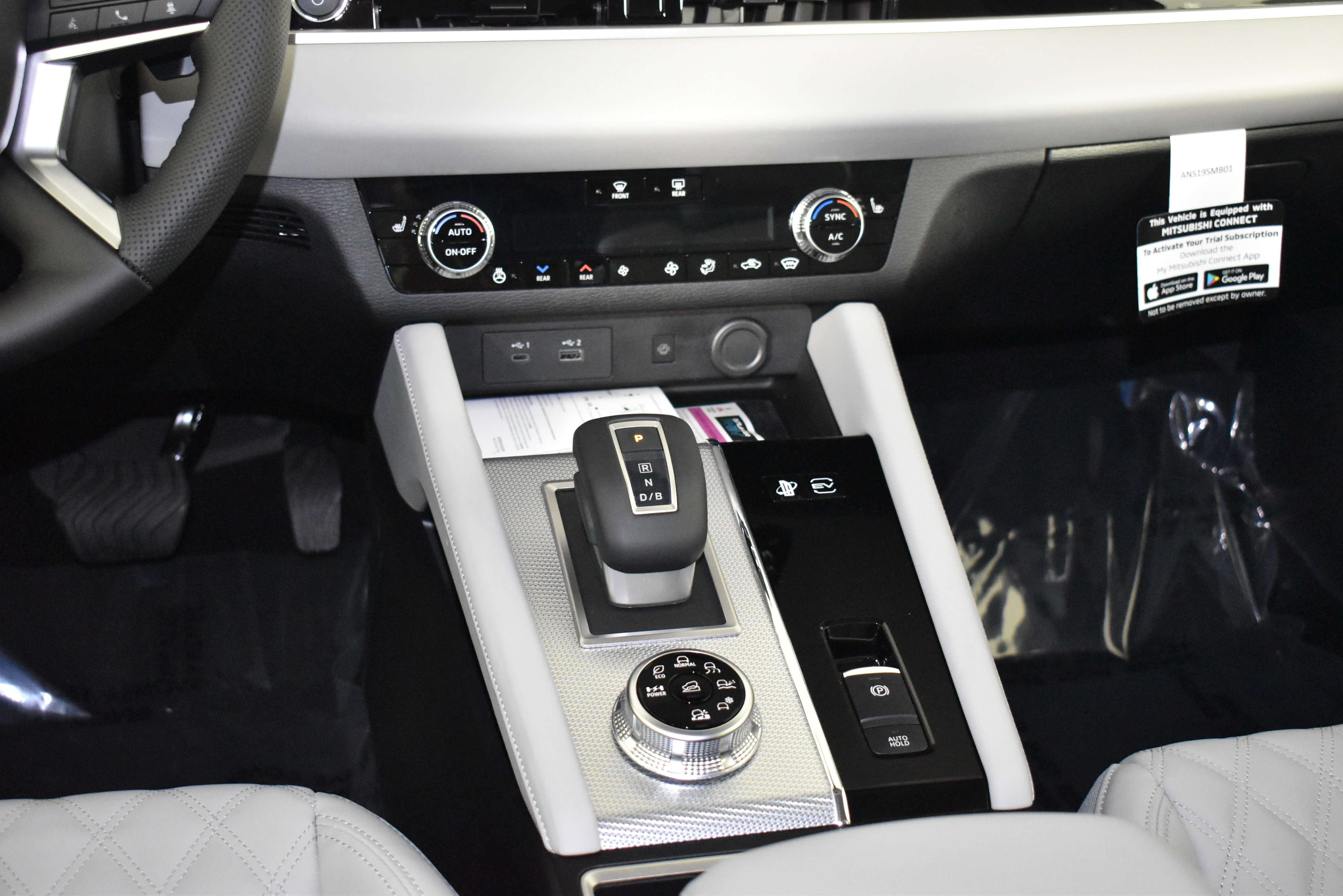 Used 2025 Mitsubishi Outlander SEL image 13