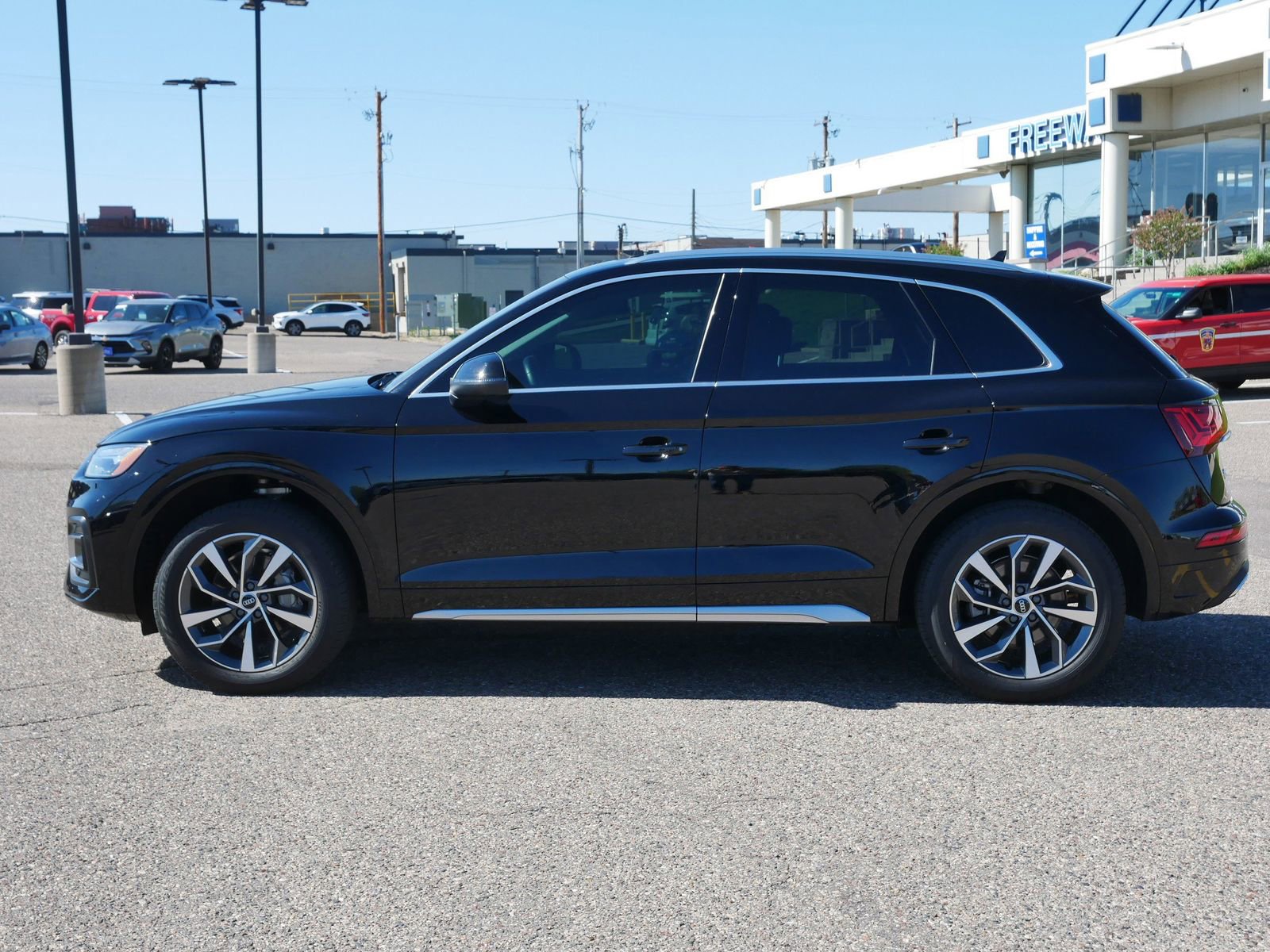 Used 2021 Audi Q5 2.0T Premium w/ Convenience Package AWD/4WD image 2