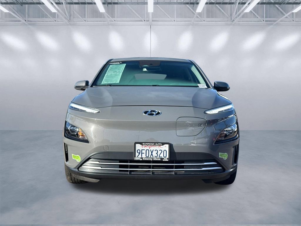 Used 2023 Hyundai Kona SE FWD image 2