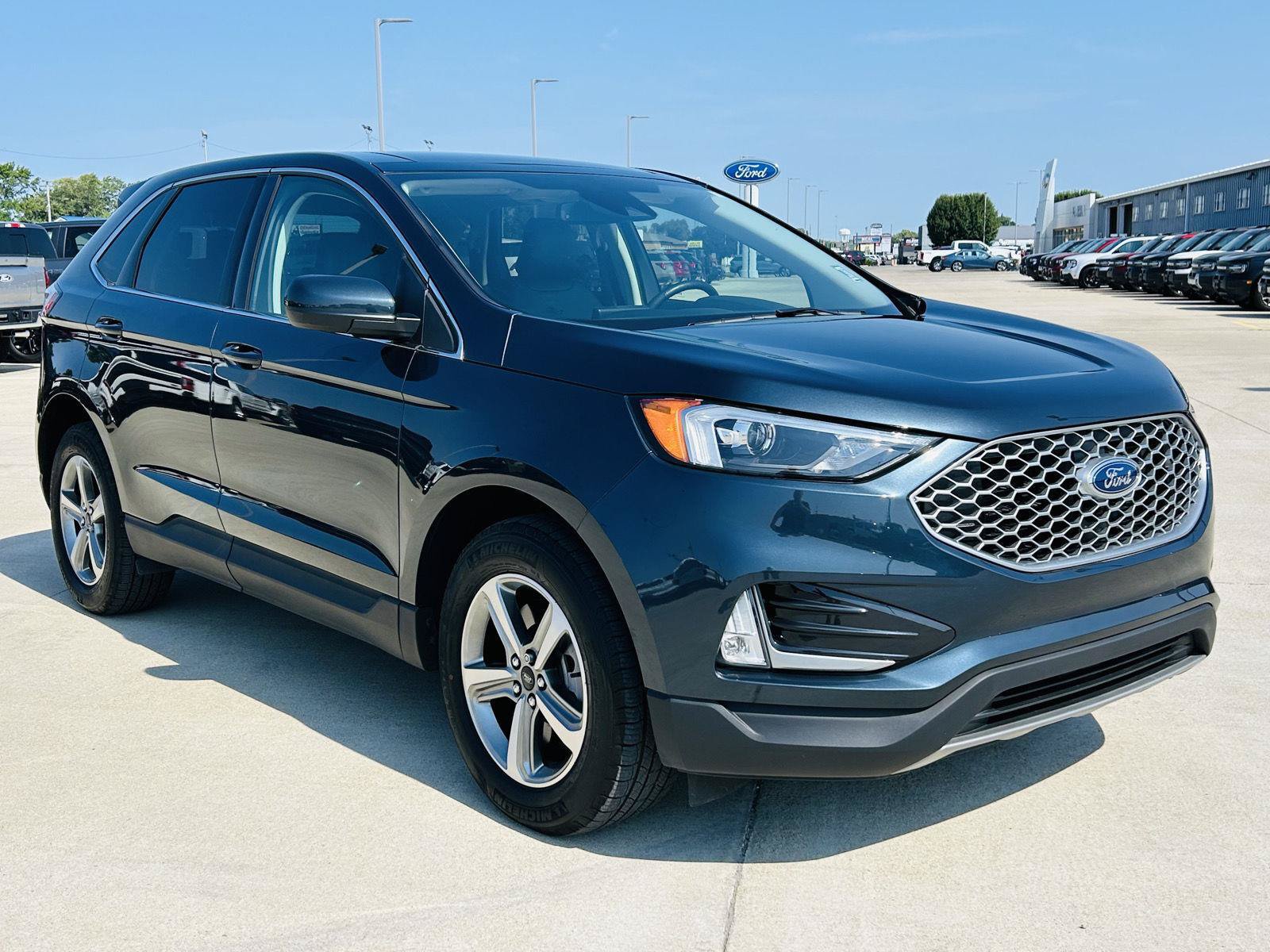 Used 2024 Ford Edge SEL w/ Convenience Package AWD/4WD image 2