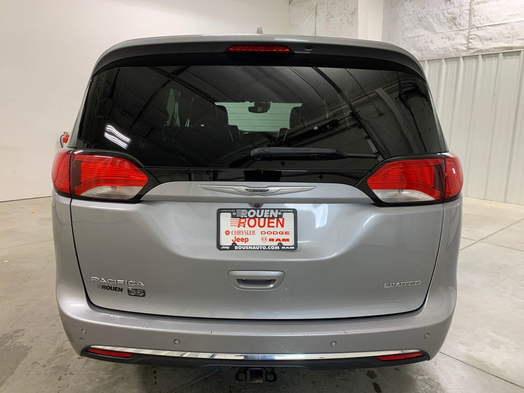 Used 2020 Chrysler Pacifica Limited FWD image 30