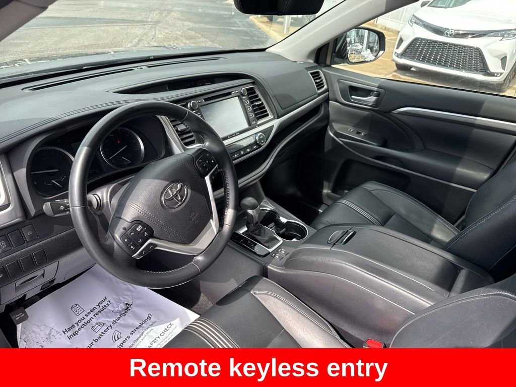 Used 2018 Toyota Highlander SE image 15